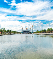 Beautiful Grand Mosque in songkla, Thailand with sky blue. - 680763009
