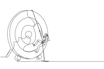 Single one line drawing businesswoman climbs arrow board target with rope. Struggle very persistently to achieve the best. Smart work that produces results. Continuous line design graphic illustration
