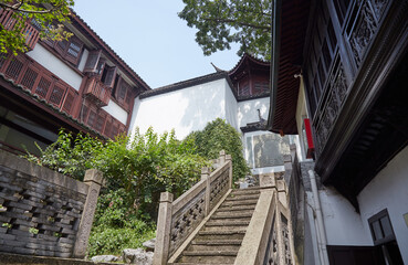 Fototapeta na wymiar Baoshi Mountain in Hangzhou, home to numerous historic and religious spots