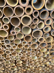 Round bamboo pieces are used as room dividers