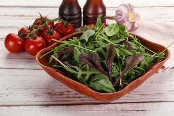 Mix salad in the bowl