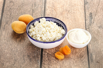 Cottage cheese with apricot and cream