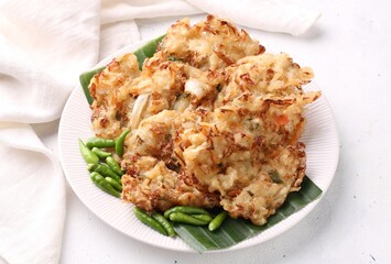 Bakwan sayur is Indonesian deep fried vegetable fritters. Found nation wide, mostly sold by street food vendors, the most popular version uses a mix of cabbage, carrot, and mung bean sprouts.
