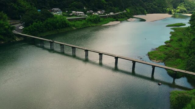ドローンで空撮した高知県の沈下橋と川（Drone View of Japanese Traditional Bridge 4K）