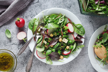 Green salad with asparagus and radish	
