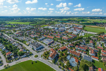 Fototapeta na wymiar Die Gemeinde Gilching von oben, Blick nach Nordwesten zum Gewerbegebiet Nord
