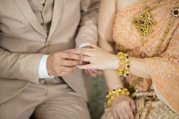 Obraz premium wear a ring, wedding ring, love couple