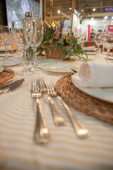 empresario, camisa, chaqueta, gente, moda, indumentaria, hombre, persona, falda, formal, exitos, negro, boda, colores, flores, mesas, vajilla, cuberteria, manteleria, marcasitios, corbata, blazer, zap