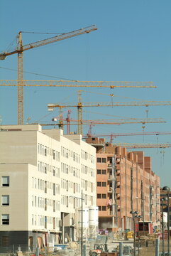 Edificios en construcci&oacute;n con gruas