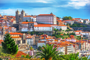 Fototapeta na wymiar Porto, Portugal Old Town Skyline