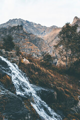 Obraz premium waterfall in the mountains on an autumn day