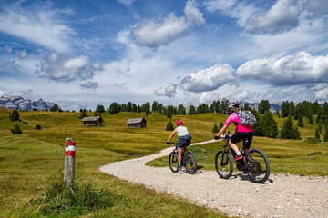 Naklejka premium Cycling scene on the dolomites