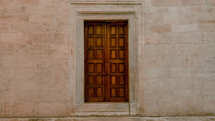 Fototapeta na wymiar wooden old door