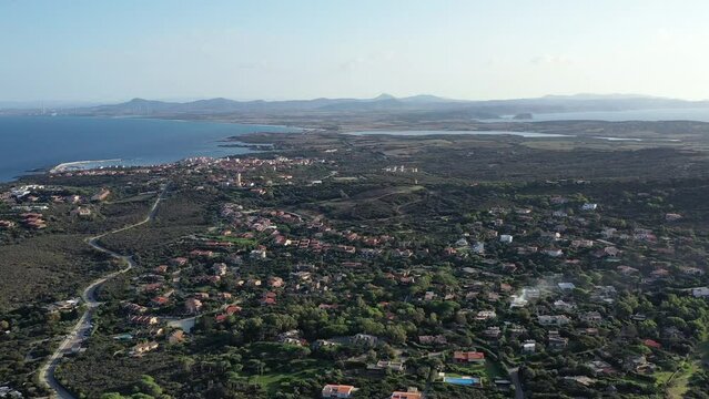 plage de la Pelosa dans le nord de la Sardaigne (Italie)