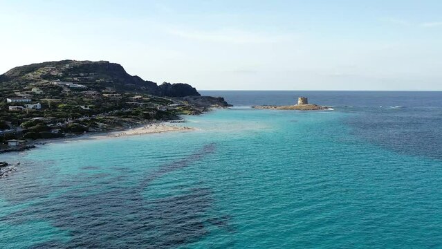 plage de la Pelosa dans le nord de la Sardaigne (Italie)