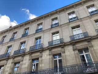 Historische Altbaufassaden in der Innenstadt von Nantes, Frankreich