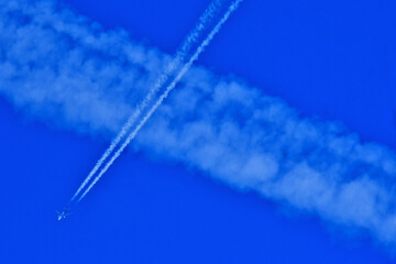 Degrading contrail crossed by new contrail. East West and North South Traffic are kept at different elevations 