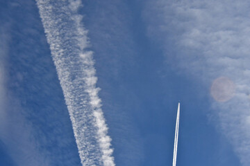 New contrail through five degrading spreading contrails of the classification “Persistent Spreading”