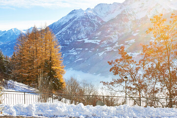 Paesaggio montano. Valle d'Aosta. cime delle montagne innevate - obrazy, fototapety, plakaty