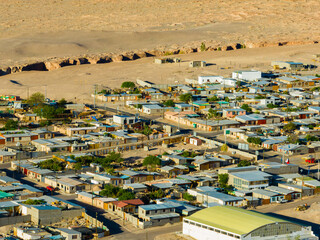 Obraz premium Vista aérea do povoado de Toconao, localizado no deserto em San Pedro de Atacama. Chile. 