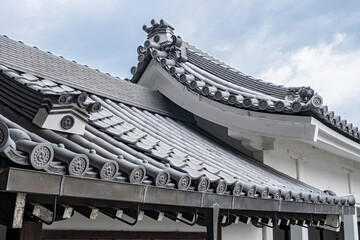 Clay tiles used in Japanese roofs along the Mitsudomoe symbol.
Exquisite gray tiles used to protect roof in temples and houses in Japan.
