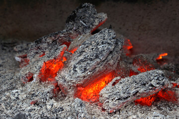 Feuer, Glut, glühende Holzbriketts