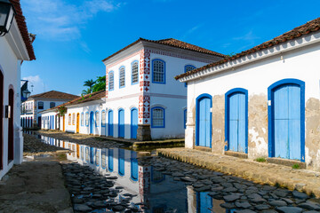 Fototapeta na wymiar Street and typical houses in the historic center of Paraty. Brazil