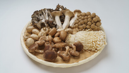 きのこの盛合せ│エリンギ・マイタケ・ぶなしめじ・えのき茸・椎茸・マッシュルーム