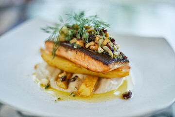 Grill salmon with lemon sauce