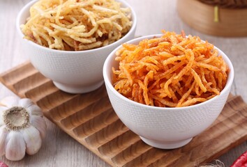 French fries sliced the size of matchsticks, dry fried, usually some are savory and some are spicy