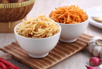 French fries sliced the size of matchsticks, dry fried, usually some are savory and some are spicy