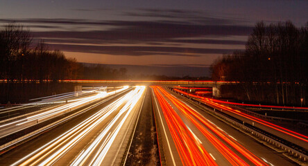 Autobahn bei Nacht 