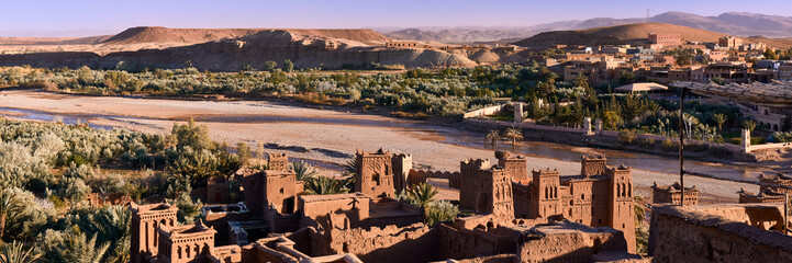 View from the top of Ksar of Ait ben haddou, a fortress entered on the UNESCO list of monuments. southern provinces, Morocco. - obrazy, fototapety, plakaty