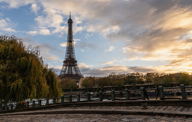 Fototapeta na wymiar Eiffel Tower at sunrise, Paris, France. Landmark