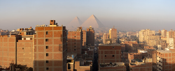 Vue sur la ville de Gizeh et les pyramides, Egypte