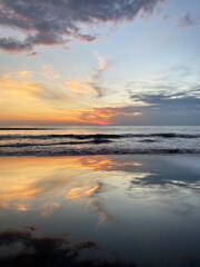 Fototapeta na wymiar beautiful sunset on Bali. the sky is reflected in the ocean