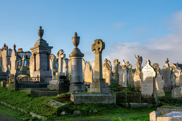 Friedhof von St. Ives in Cornwall / England   Alte Gräber dicht bei dicht
