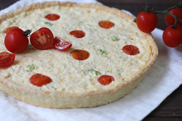 Delicious Quiche pie with chicken and tomatoes filling
