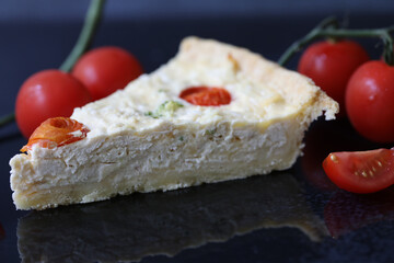 Delicious Quiche pie with chicken and tomatoes filling
