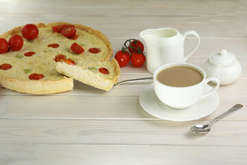 Delicious Quiche pie with chicken and tomatoes filling