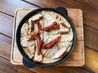 Turkey fillet with sun-dried tomatoes in creamy sauce