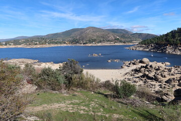 Fototapeta na wymiar El Burguillo Reservoir, Avila, Spain, November 13, 2023: View of the vegetation, mountains and large stones at the El Burguillo Reservoir, Avila, Spain