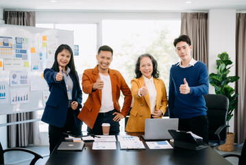 Those who work hard, win in the conference room new startup project