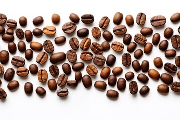 Obraz premium Roasted coffee beans neatly scattered in a wide strip on a white background