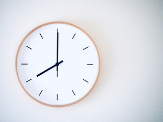 minimal clock on a wall showing 8.00 (20.00) o'clock