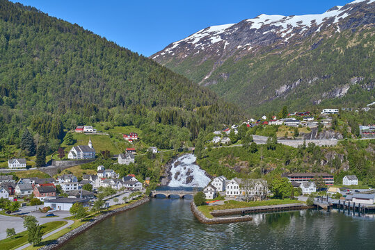 Norwway, the splendid nature and the typical architectures