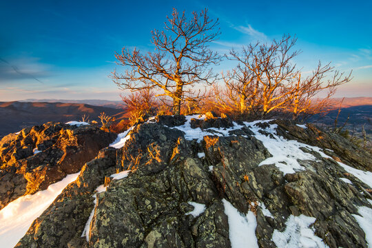 Sunset over the summit of Mount Jefferson in winter, North Carolina
