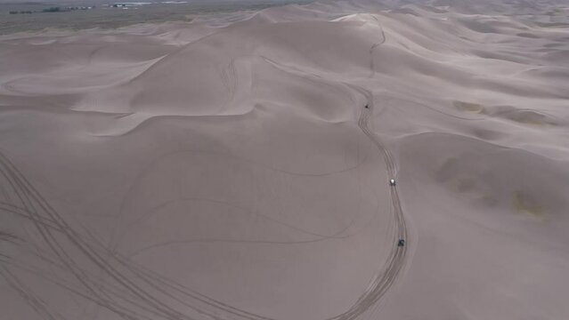 Buggys qui roulent sur les dunes de sable de Bruneau, Idaho, USA. Bonus.