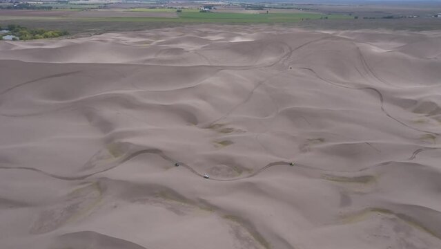 Buggys qui roulent sur les dunes de sable de Bruneau, Idaho, USA. Partie 3.