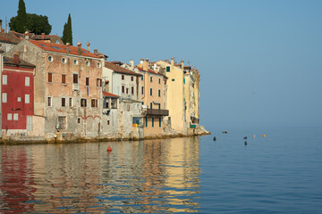 Obraz premium Rovinj. Croatia. Fragment of the old town in the morning with picturesque Venetian style buildings by the water. Copy space.